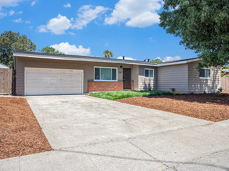 1731 Gelbke Ln — Photo 1