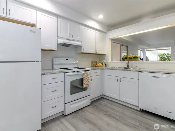 307 S 328th Lane, Federal Way, WA 98003