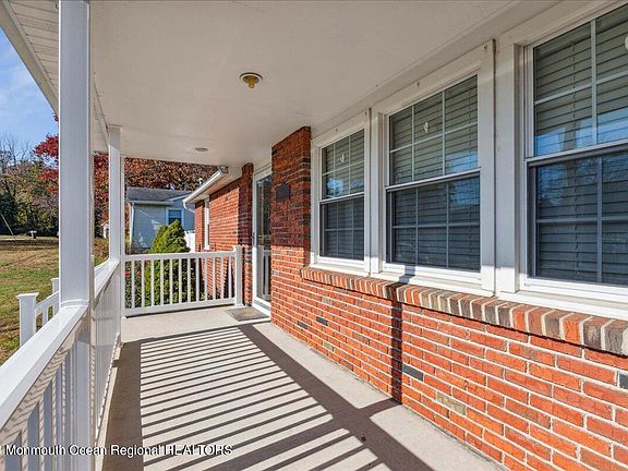 5th image of 640 Longview Drive