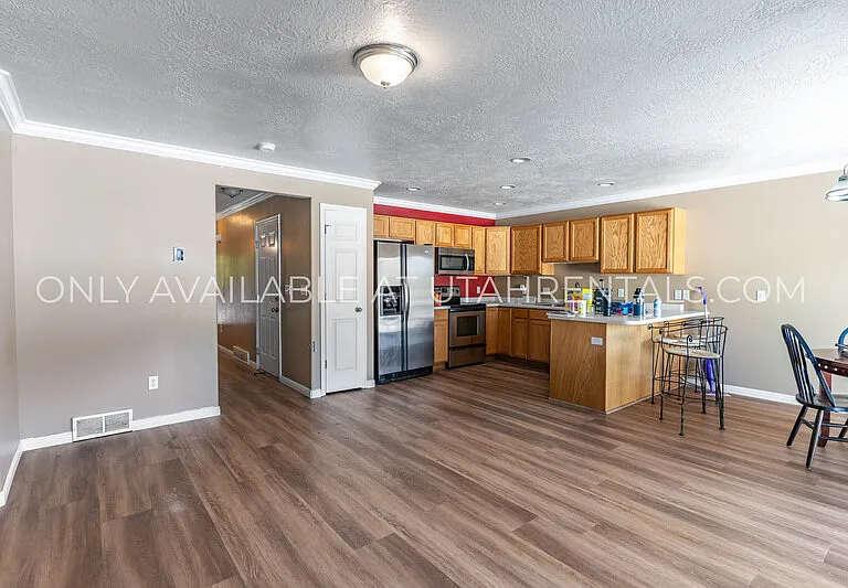 1156 S 1420 E — Photo 7