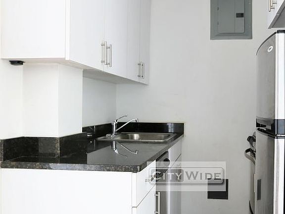 4th image of 145 W 55th St APT 9E