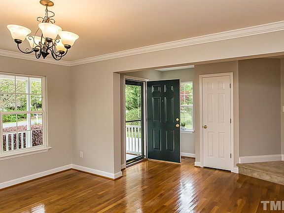 4th image of 402 N English Hill Ln