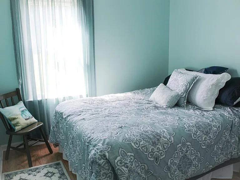 bedroom 1, queen