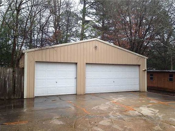 3rd image of 3054 Fleetwood Dr