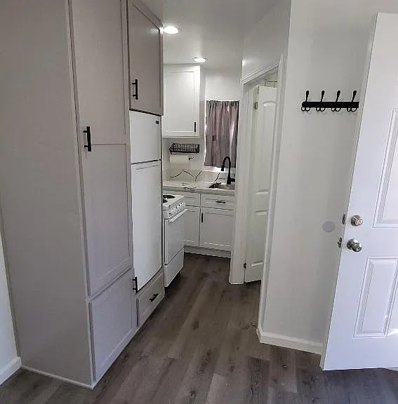 701 W 42nd St #1/2 — Photo 2