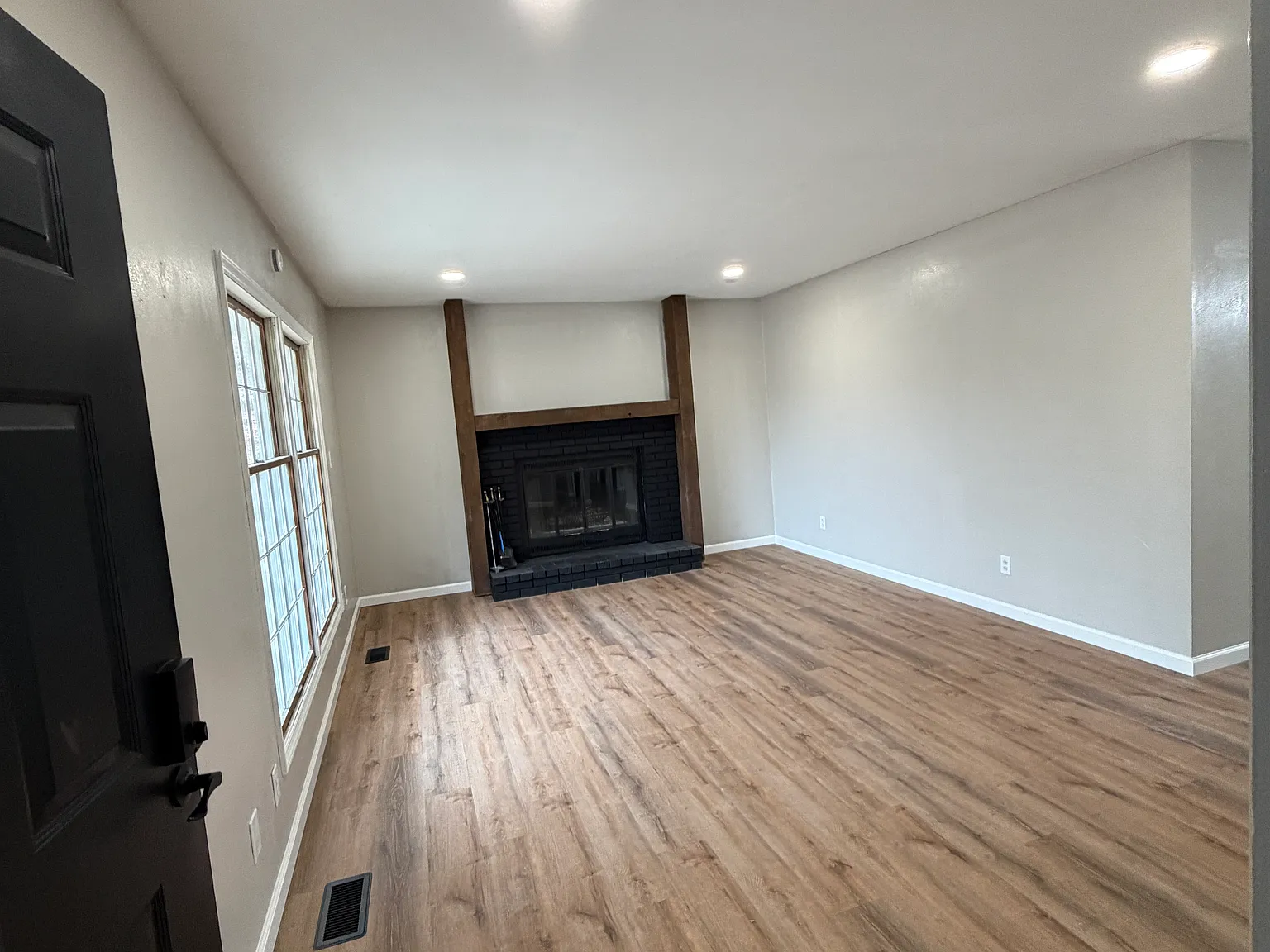 313 Pearl Dr — Photo 4