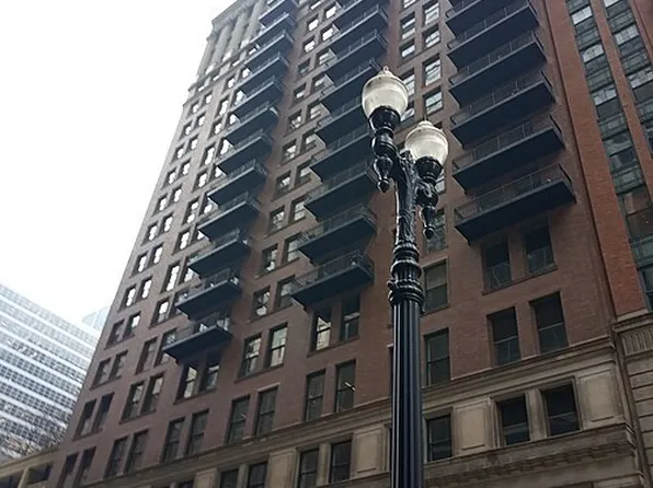 212 W Washington St APT 1805, Chicago, IL 60606