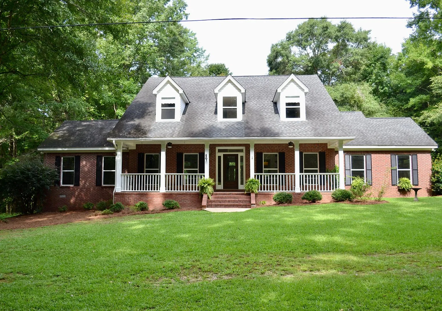 Rare Find: 5-Acre Retreat For Rent in Prime Auburn Location — Photo 1