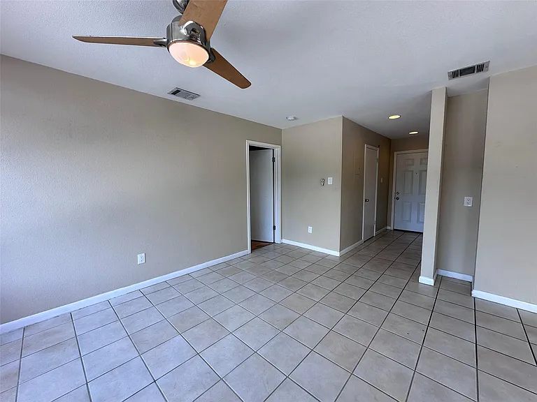 2409 Leon St #205 — Photo 3