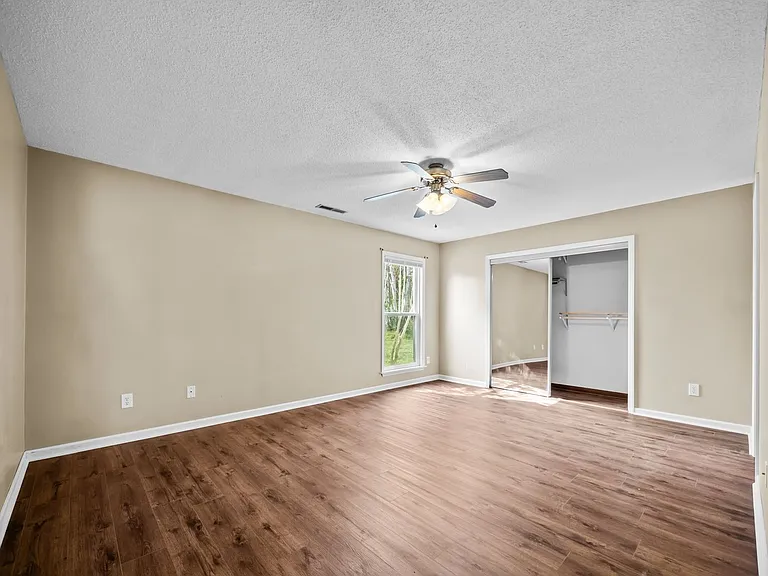 1003 Springdale Dr — Photo 9