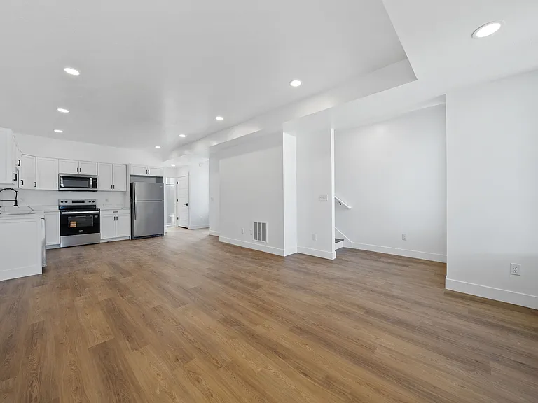 4429 S Fairbourne Ave #102 — Photo 5