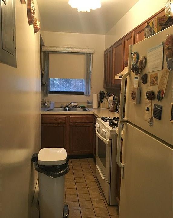 2nd image of 848 Leland Ave #27B