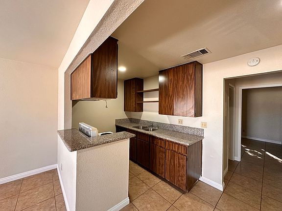 4th image of 1405 E Lynwood Dr #14