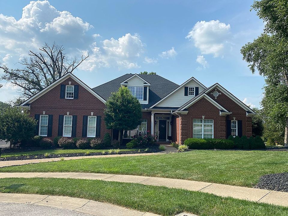 Beautiful Curb appeal!!