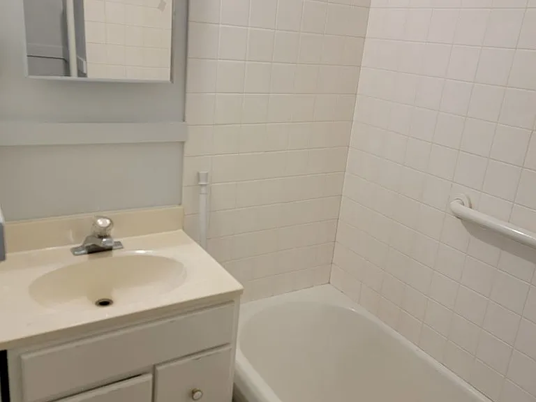 209 N Madison St — Photo 12