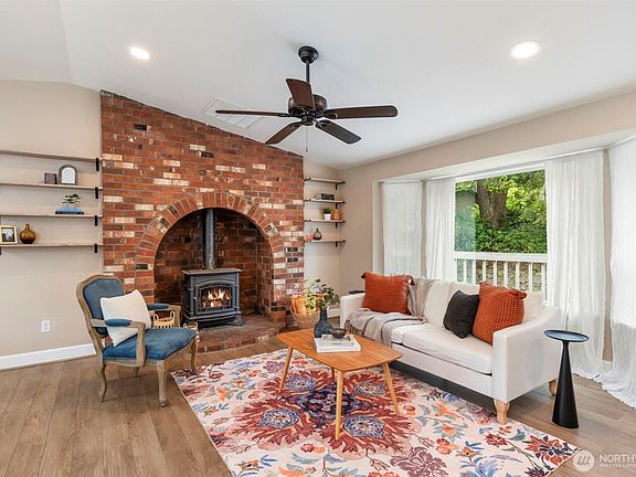 5th image of 15535 Cheryle Lane NW