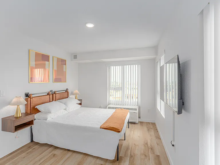 2551 Commercial St — Photo 11