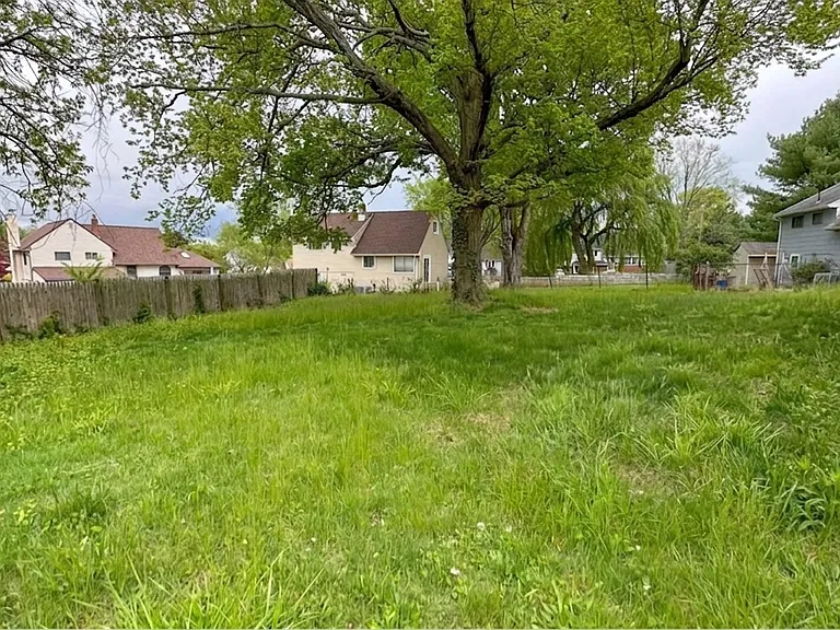 1104 Saint Mark Dr — Photo 15