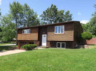 3221 SW Eveningside Dr, Topeka, KS 66614