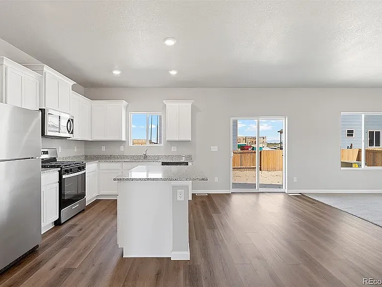 7412 W Big Thompson Cir — Photo 9