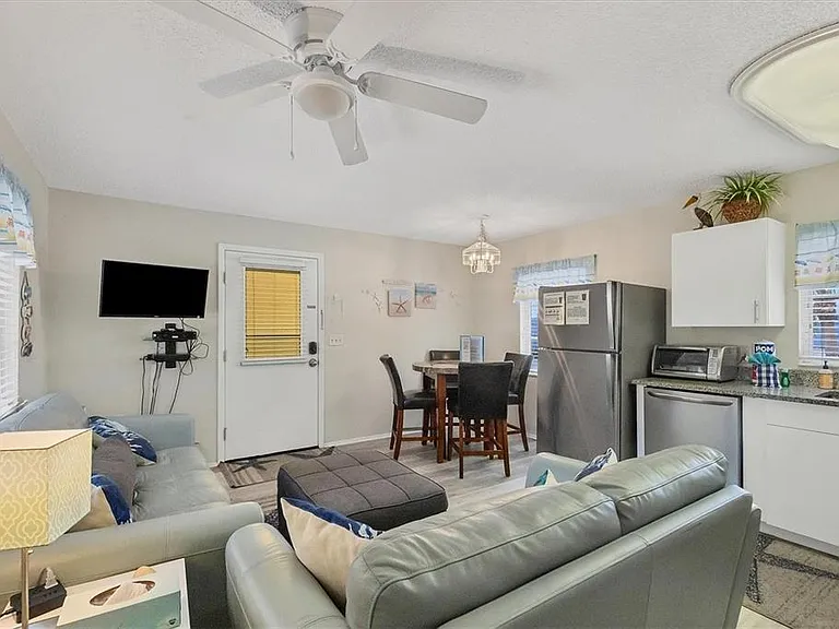301 Avenida Madera #A — Photo 3