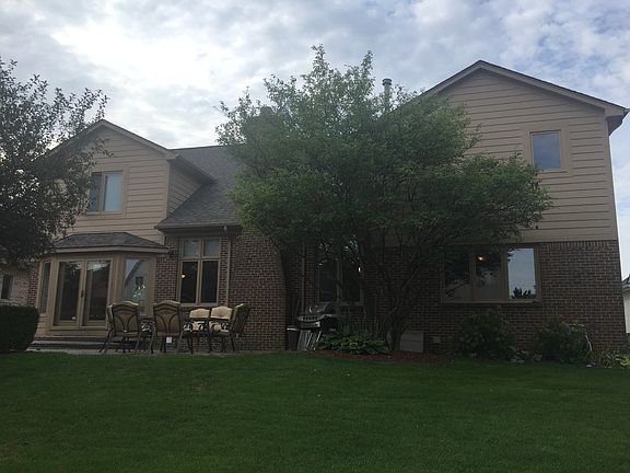 3rd image of 15945 Tulip Dr