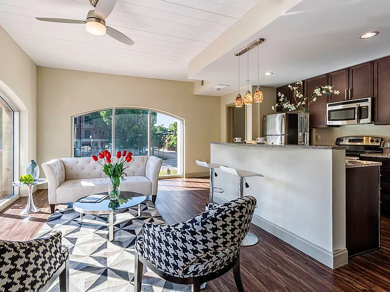 Rivers Edge Apartments — Photo 13