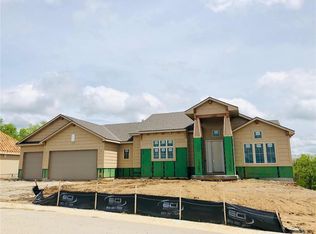 5815 Barn Hill Rd, Parkville, MO 64152