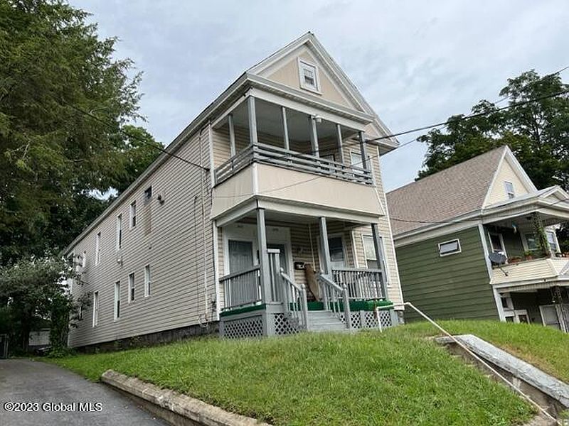2nd image of 1639 Broadway