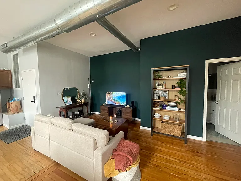 1801 S Throop St #202 — Photo 5