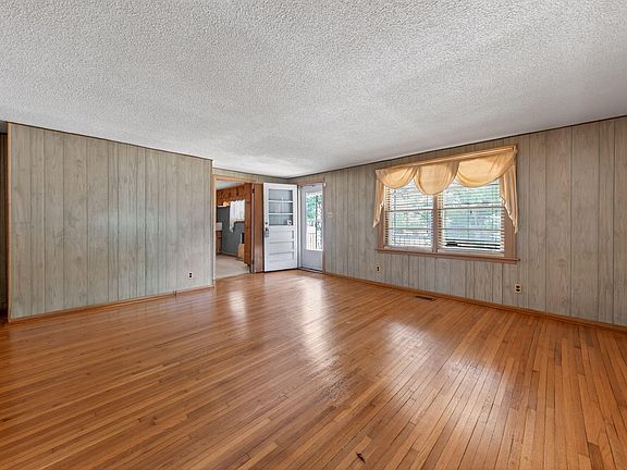 5th image of 210 Bagwell St