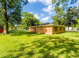 214 S 2nd St, Alvin, TX 77511