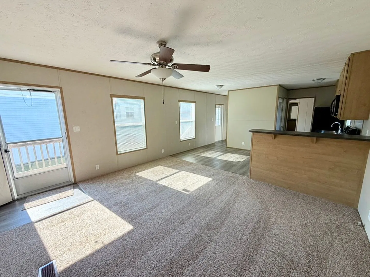 3 bed, 1056 sqft, $1,209 — Photo 4