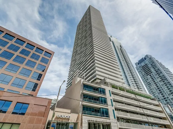 2221 Yonge St, Toronto, ON