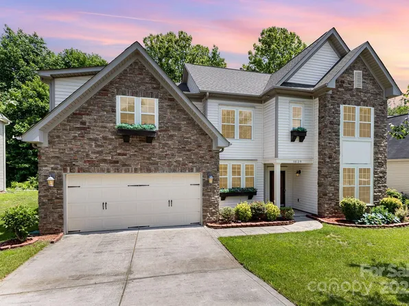 10129 Loch Lomond Dr, Charlotte, NC 28278