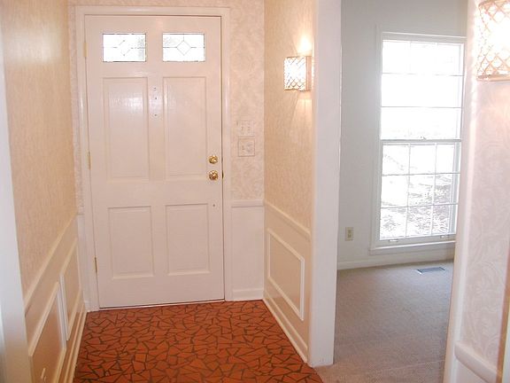 3rd image of 1659 N Viewpoint Dr
