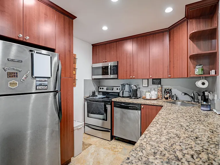 1455 N Treasure Dr — Photo 12