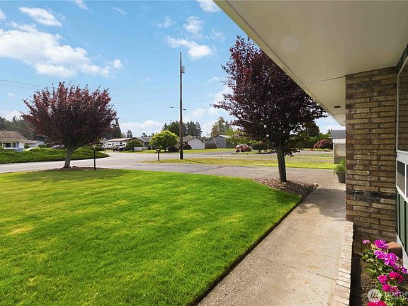 3rd image of 1209 Fieldcrest Avenue