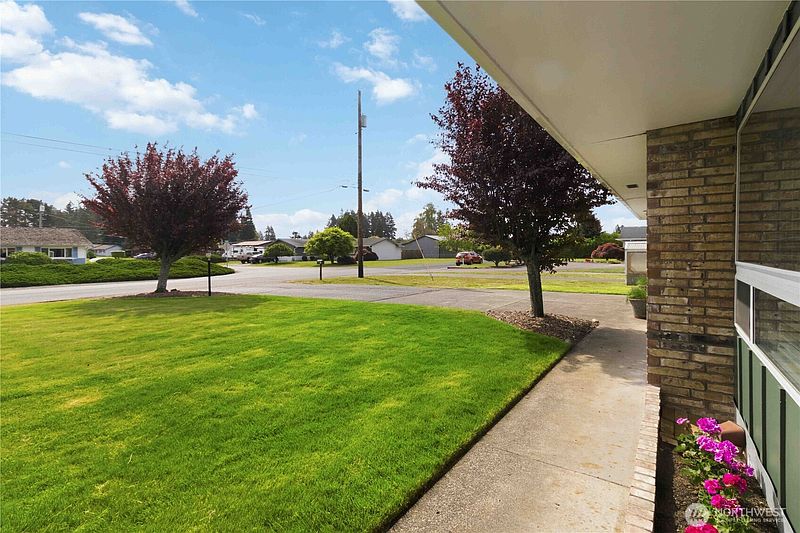 3rd image of 1209 Fieldcrest Avenue