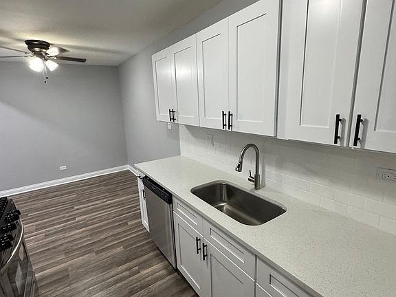 5th image of 18W155 63rd St APT B206