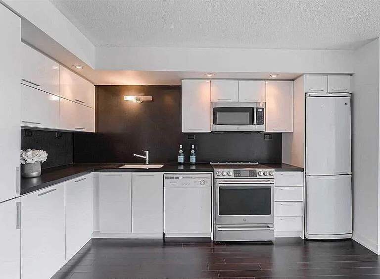 25 Capreol Ct #21105 — Photo 11