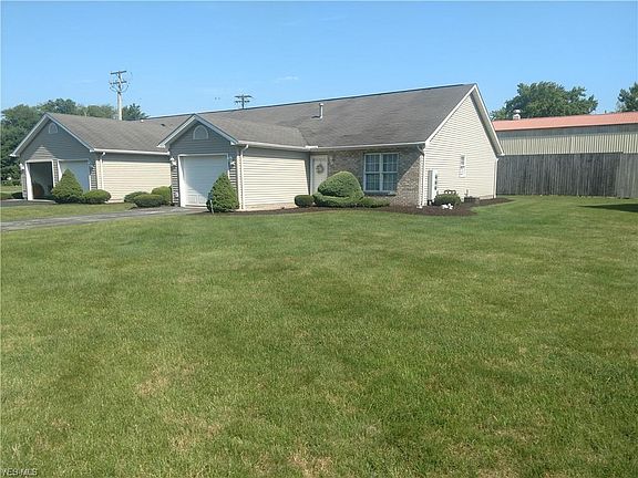 4th image of 240 Bayview Dr