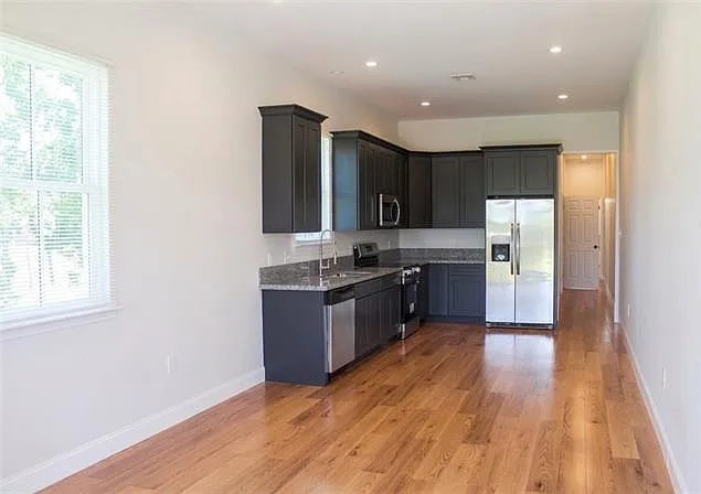 2423 Louisa St — Photo 2