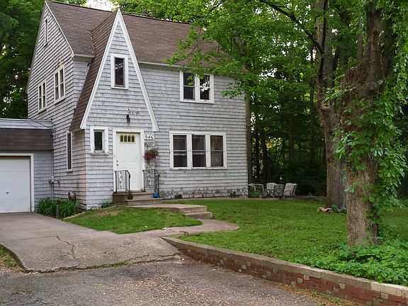 2nd image of 946 Petrie Ave