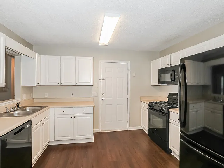 172 Regency Park Dr — Photo 6