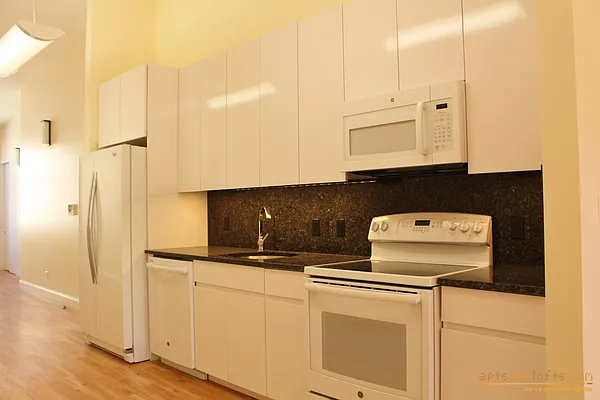 Rented by aptsandlofts.com | media 9