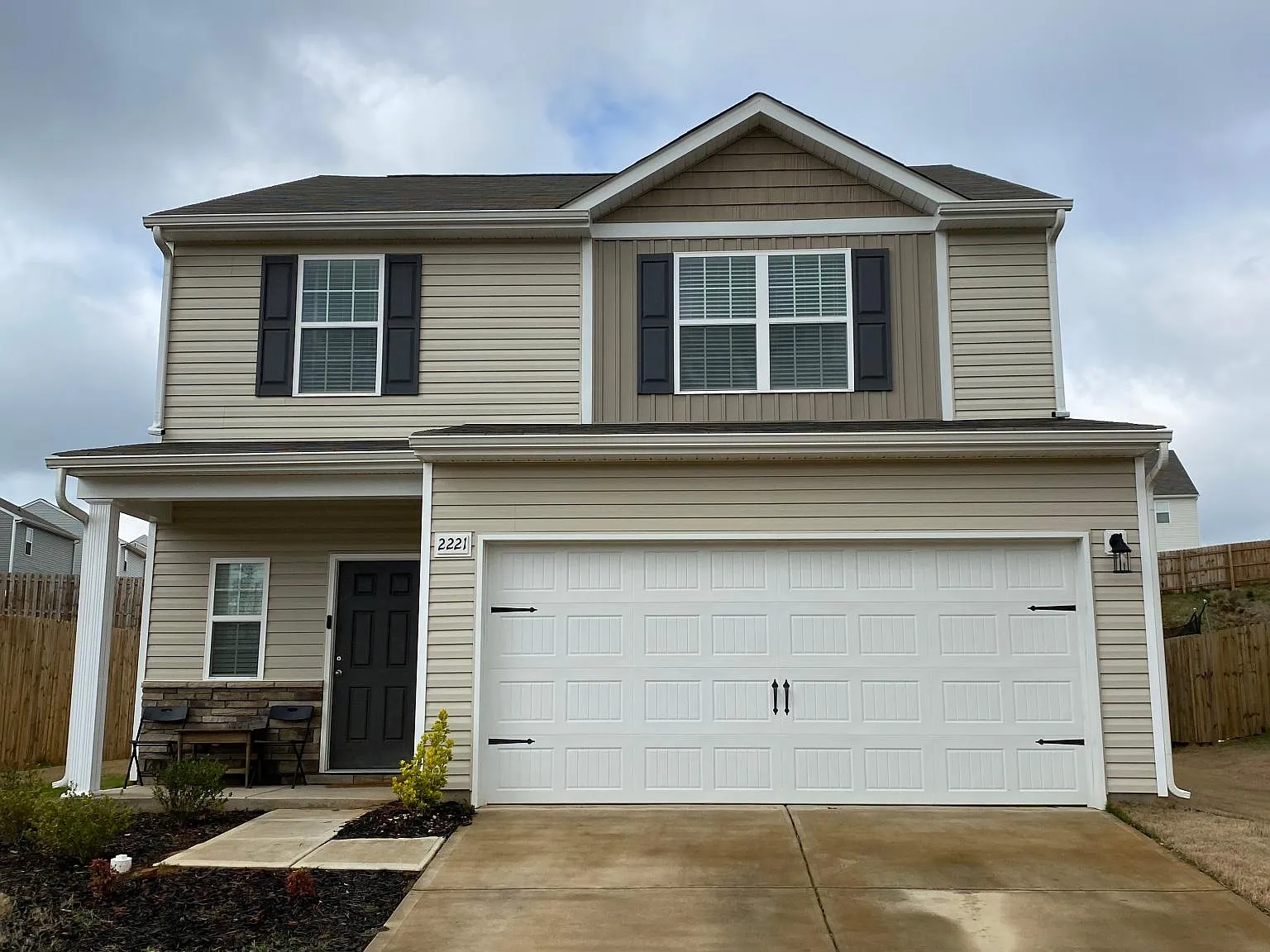 3 bed, 2.5 bath, 1800 sqft, $2,100 — Photo 1