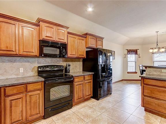 3rd image of 7408 Meadow Lake Dr