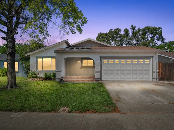 218 Warren Dr, Vacaville, CA 95687
