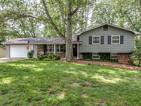 3rd image of 5703 Chesswood Dr